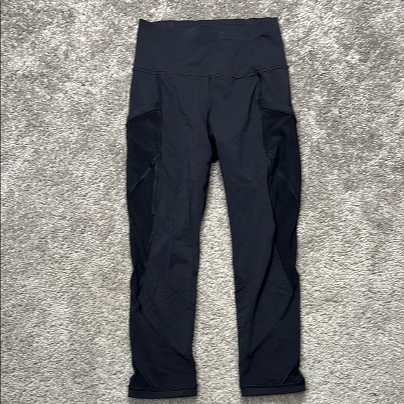 Lululemon size 2 Black Leggings capris reflective - Picture 1 of 4
